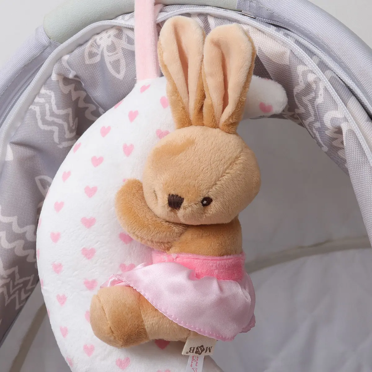 Подвеска музыкальная на кроватку Зайка на луне белая Mum&Baby