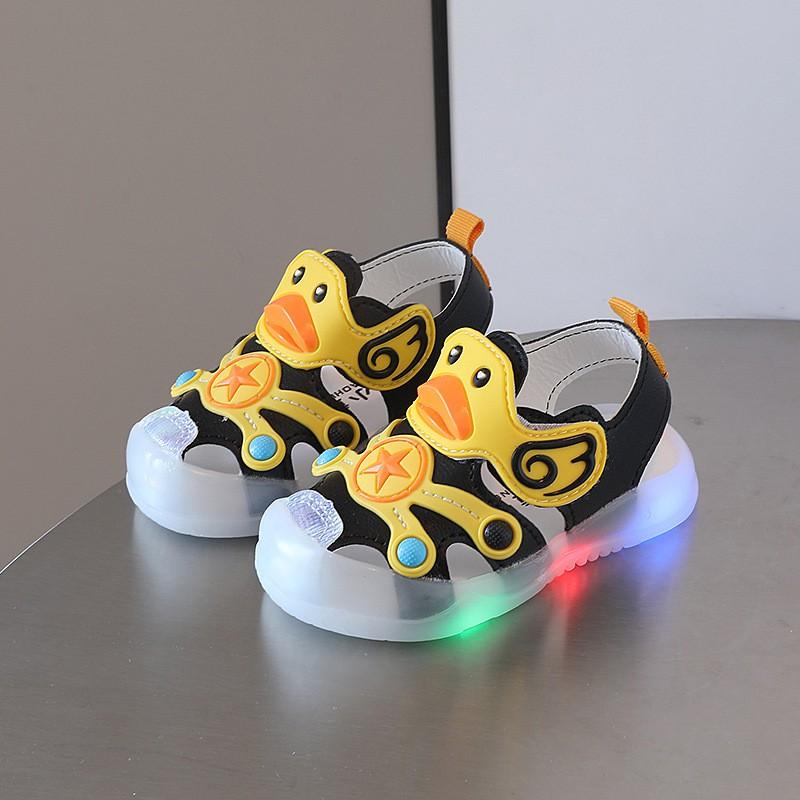 Light-Up Baby Sandals Toddlers 0-3 Years Soft Sole Anti-Slip Pre-Walker Shoes With Cartoon Duck Design Closure Sizes 16-20 5 pairs per lot white Timeless Goods
