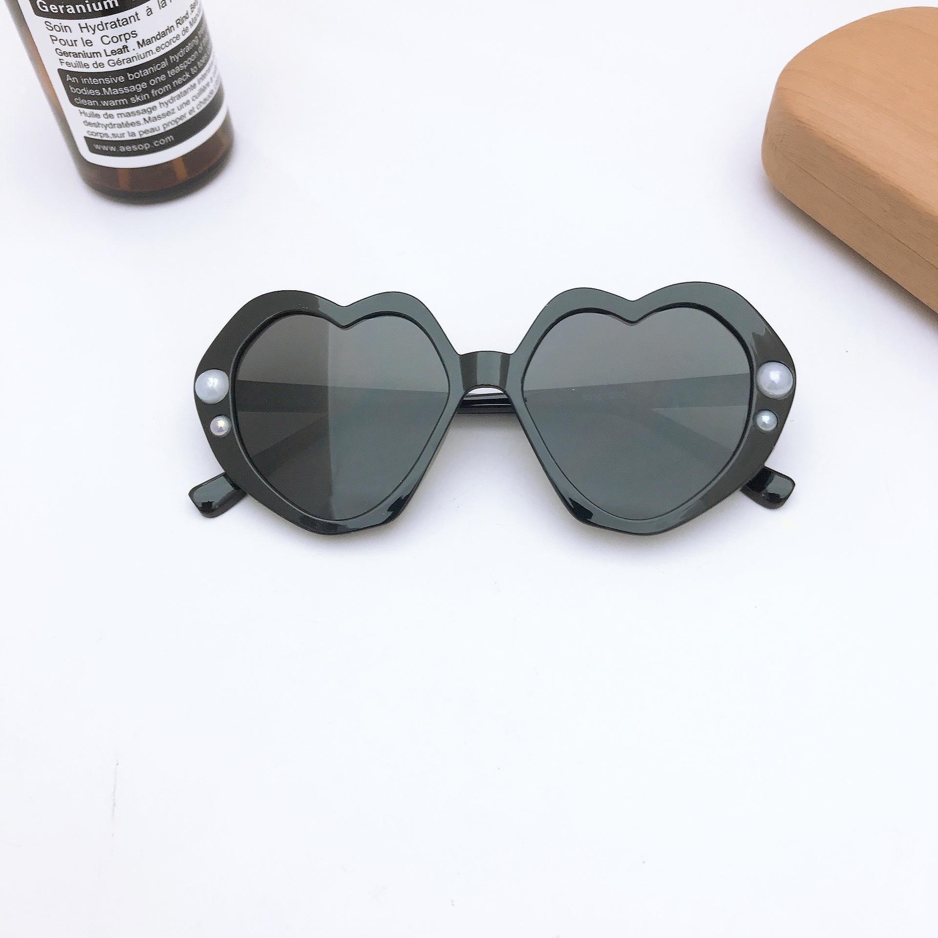 Солнцезащитные очки Love Girlfriends Pool Party Candy Color Peach Heart Glasses Heart-Shaped Trendy Sunglasses gray Fashion Supplies